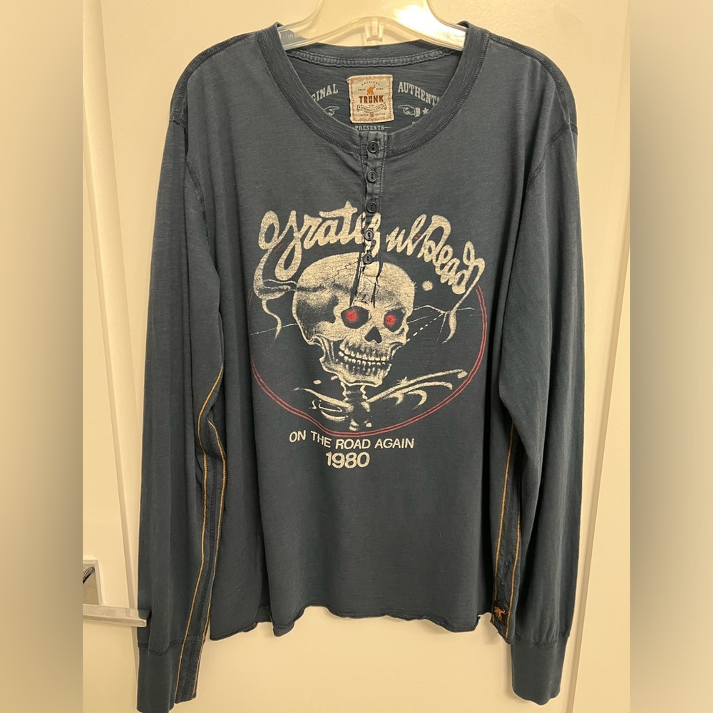 Trunk Ltd. Vintage Grateful Dead on the road again long sleeve shirts